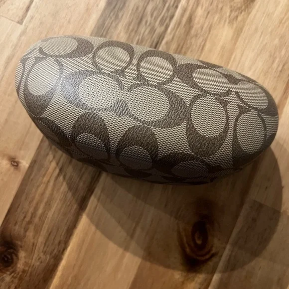 Coach Beatrice HC8019 Black Sunglasses with Signature Hard Case - Picture 14 of 14